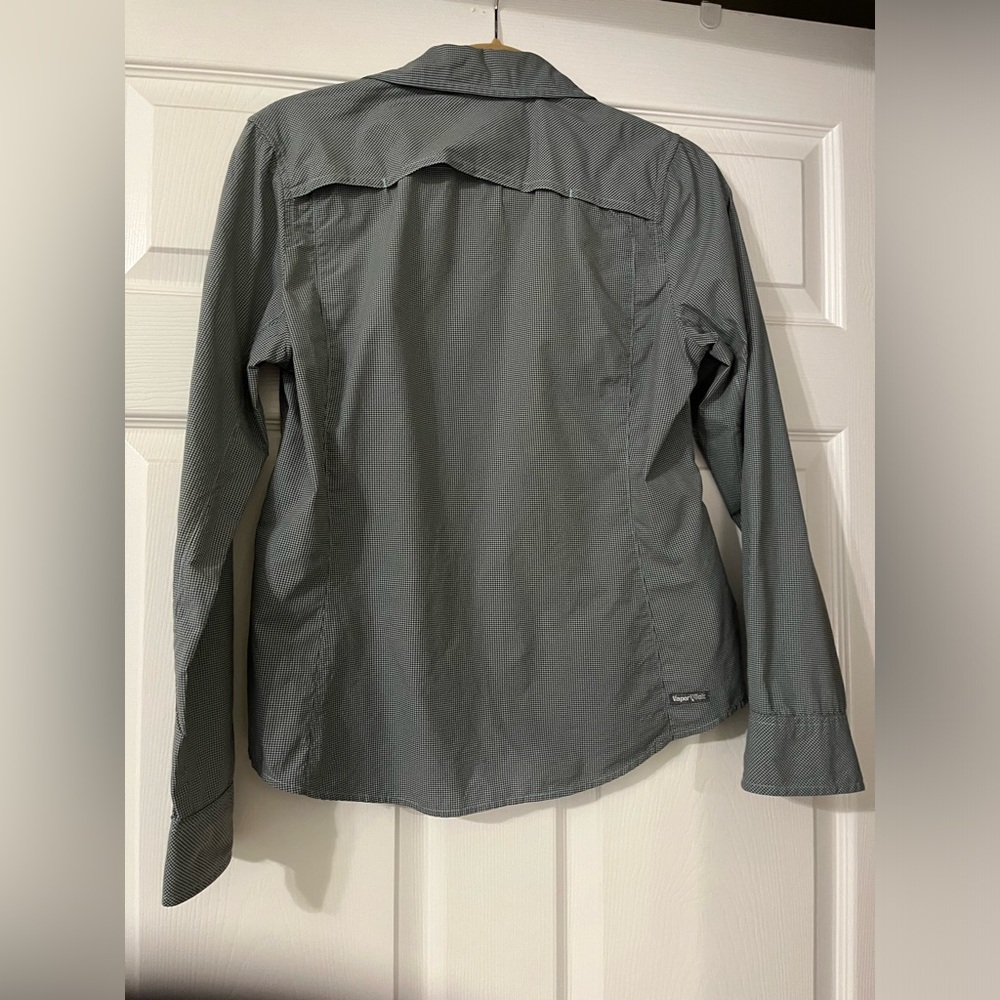 Ladies Medium The North Face Boulder Long Sleeve Shirt. Side Security Pocket - Picture 2 of 13